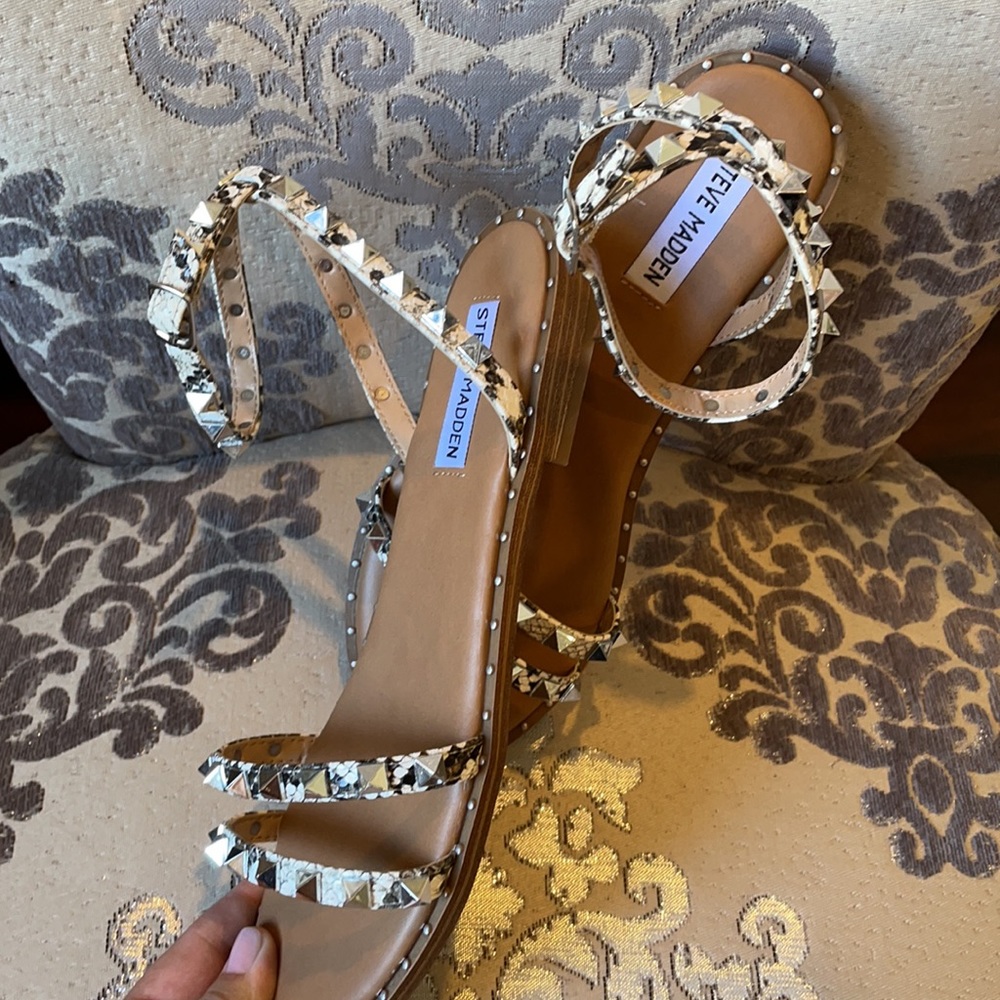 SOLD🆕SteveMadden Odele stud sandal Sz 8.5 - Picture 3 of 6